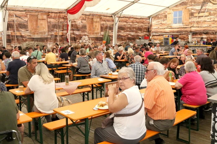 Im Festzelt gesichtet wurden am Wochenende unter anderen Rechtsanwalt Arthur Berger, Brauunion-Gebietsleiter Peter Tengg sowie der Brückler Feuerwehrkommandant Andreas Nuart. 