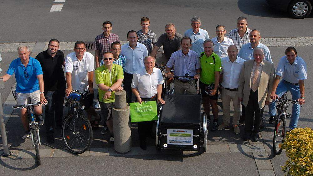 Vertreter der Stadtgemeinde, des Landes, der Baubezirksleitung und Verkehrsplaner waren mit Fahrrädern in der Stadt unterwegs, um die aktuelle Situation für den Fahrradverkehr in Feldbach zu erheben 