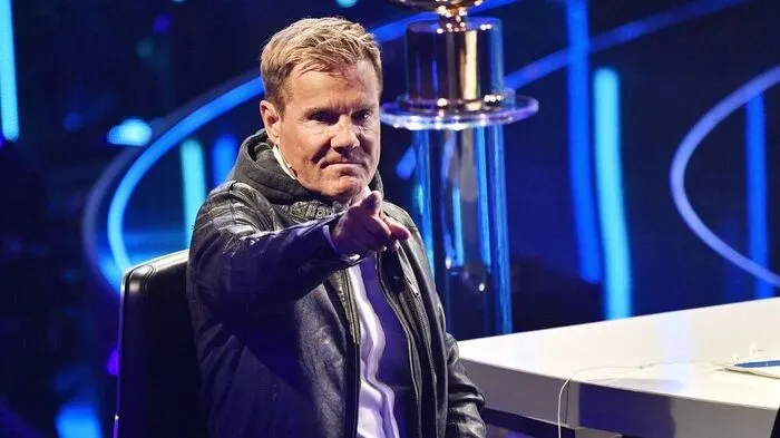 Fast 20 Jahre lang gehörte Dieter Bohlen zu den mächtigsten Stimmen des deutschen Unterhaltungsfernsehens. 2021 wurde die Stimme des ehemaligem "Modern Talking"-Sängers deutlich leiser: Sowohl von "Deutschland sucht den Superstar" (DSDS) als auch in der Show "Das Supertalent" endete heuer seine Ära. Sein Abschied fiel ruhmlos aus: In der letzten DSDS-Episode wurde er von Thomas Gottschalk ersetzt.