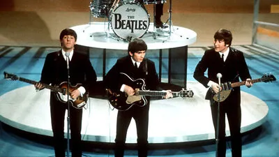 Da ging es noch gesittet zu: Die Bealtes bei einem Auftritt bei der "Ed Sullivan Show" 1964 in New York