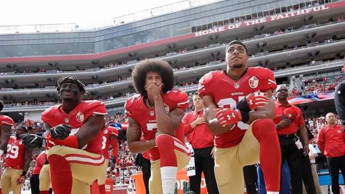 Vor zehn Jahren kniete Colin Kaepernick bei der Hymne