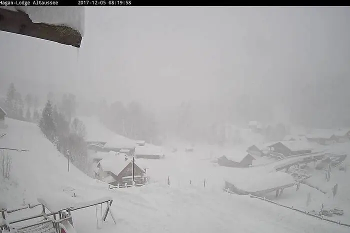Ebenfalls tief verschneit: das Ausseerland, Bild von der Hagan Lodge am Loser/Altaussee