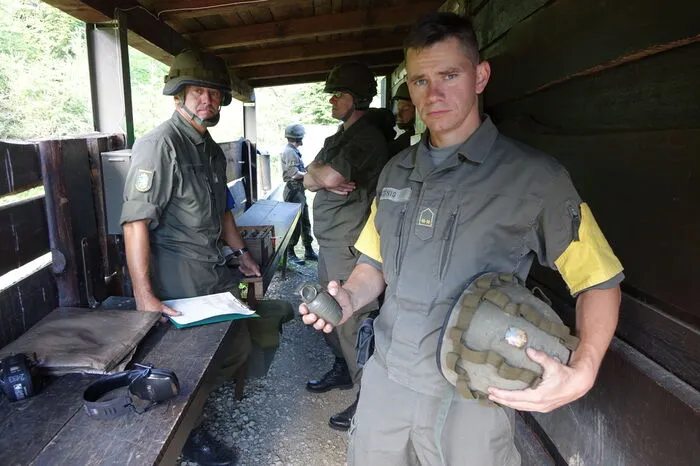 Die Soldaten wurden dabei auf einen Kosovo-Einsatz im Herbst vorbereitet. Außerdem sollten die Neuen in der Kompanie auf den gleichen Ausbildungsstand wie die Arrivierteren gebracht werden.
