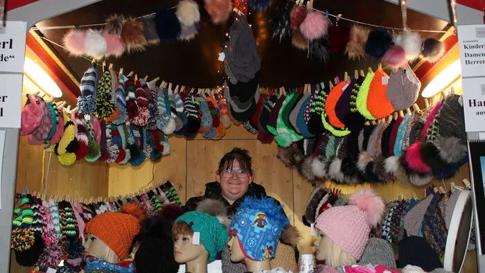 Mit Liebe gefertigte Handarbeiten findet man reichlich am Wolfsberger Adventmarkt.