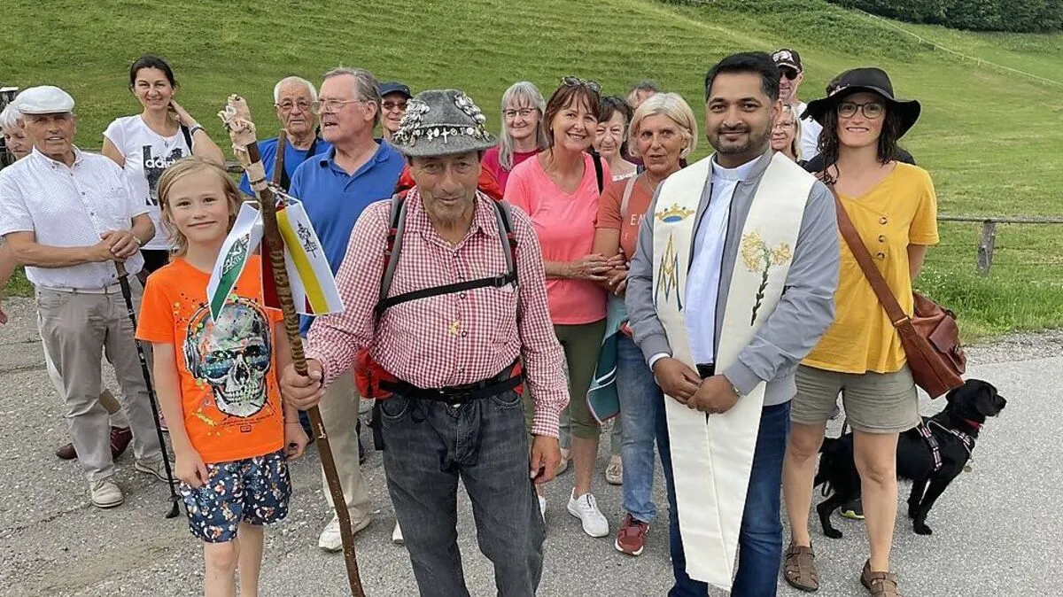 Günther Liebminger (vorne mit Wanderstock) wurde in Judenburg herzlich Willkommen geheißen