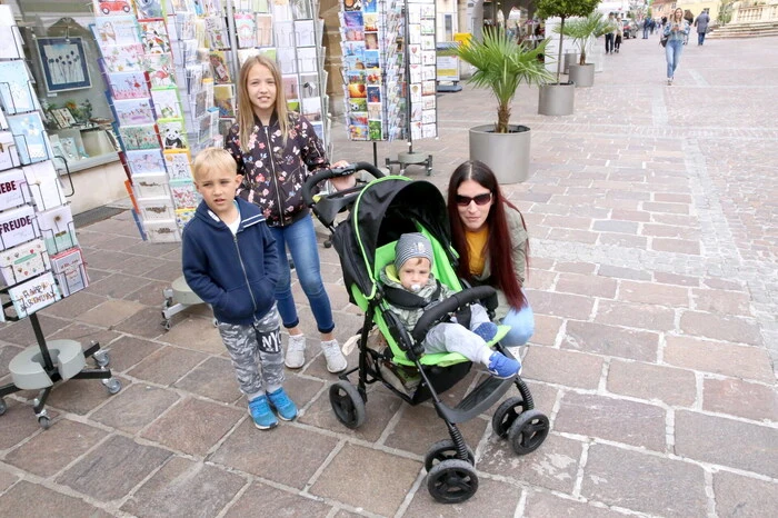 Und nicht nur Urlaubsgäste hatten sich am Freitagvormittag um 9.30 Uhr beim „Fuchspalast“ eingefunden, ... 