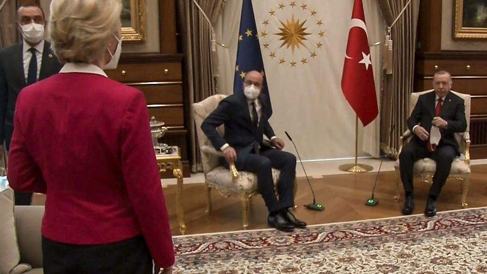 Männer unter sich: Ursula von der Leyen blieb in Ankara ein Sitzplatz neben Präsident Erdogan verwehrt