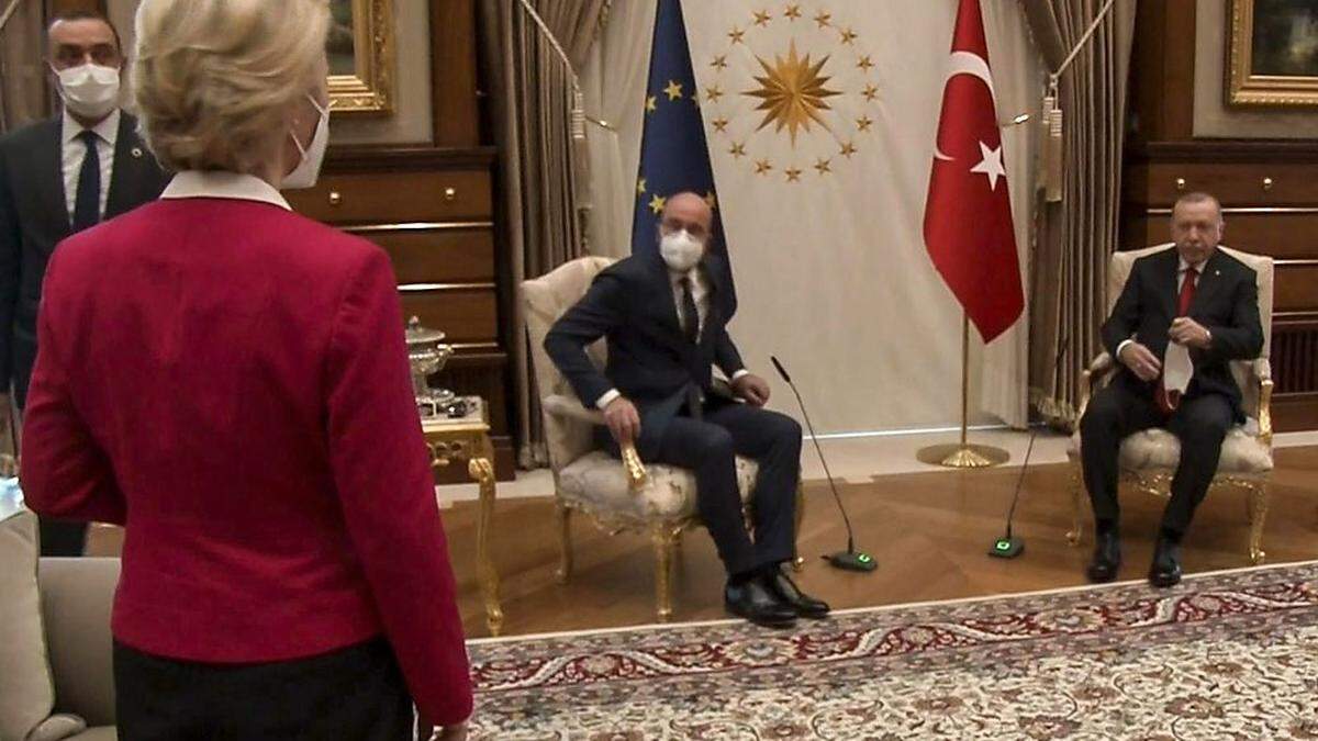 Männer unter sich: Ursula von der Leyen blieb in Ankara ein Sitzplatz neben Präsident Erdogan verwehrt