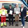 Die Lebensretter Helmut Bartl (Rotes Kreuz Schladming), Günter Payrich (FF Schladming), Primar Maximilian Umathum (Klinik Diakonissen Schladming) mit LH Mario Kunasek