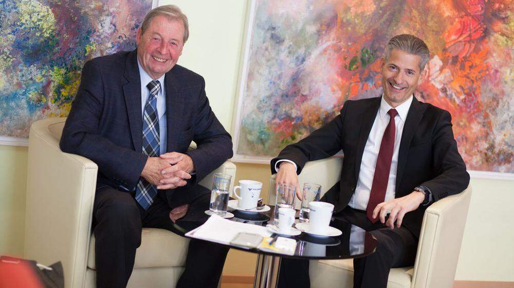 Leo Gomig (links) und Hansjörg Mattersberger haben das geschafft, was ihnen nur Wenige zugetraut haben: Die Osttiroler Volksbank muss nicht in den ungeliebten Verbund und bleibt eigenständig 