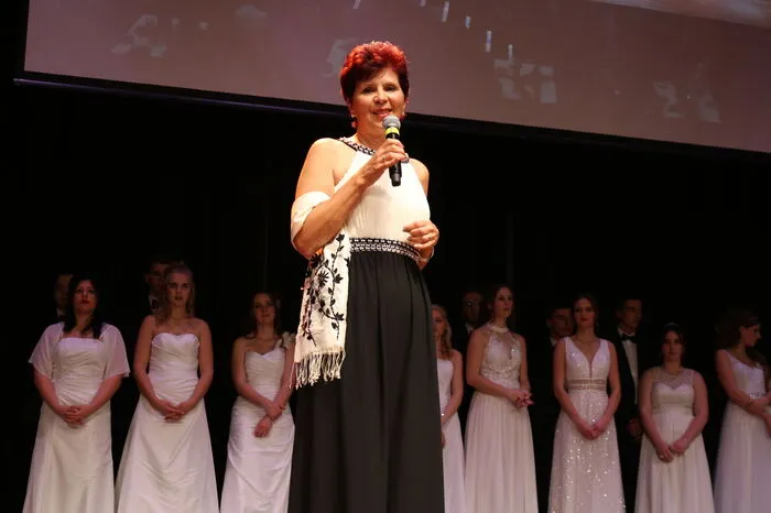 Danach eröffnete Direktorin Barbara Hauswiesner den Ball feierlich.