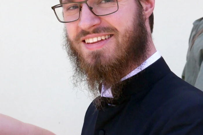 Nach der heiligen Messe mit Pfarrer Bernd Wegscheider (Foto) wurde zum Gästesingen geladen.