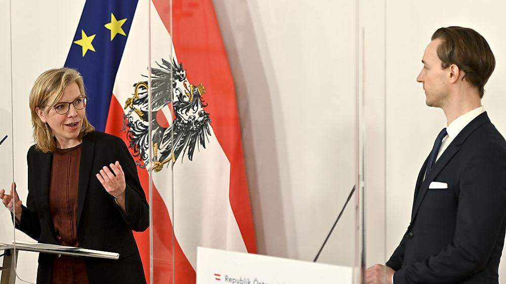 Klimaministerin Leonore Gewessler (Grüne) und der damalige Finanzminister Gernot Blümel (ÖVP), die den Klimabonus verhandelt hatte.