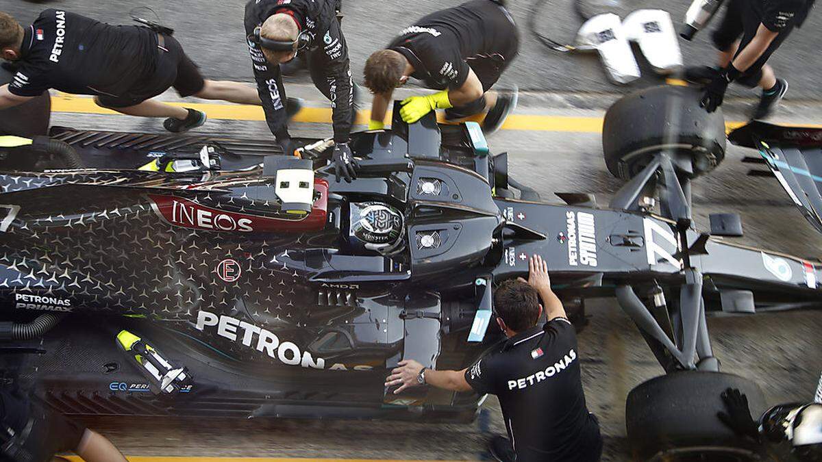 Valtteri Bottas an der Box