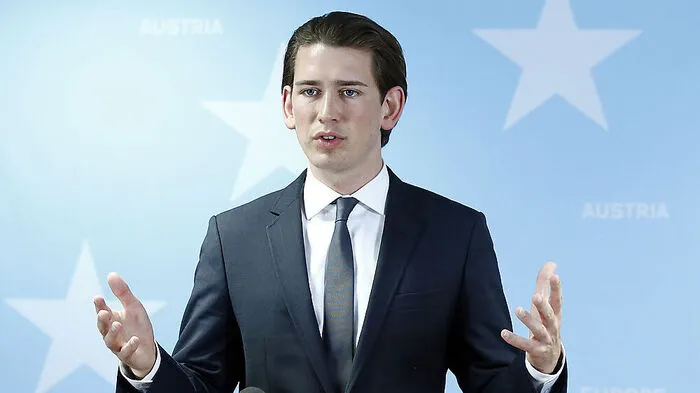 Neuer Bundeskanzler wird Sebastian Kurz. Er entschied sich für die FPÖ und ging auf Augenhöhe auf den Juniorpartner zu. Das Außenministerium gibt er ab, die EU-Agenden behält er.