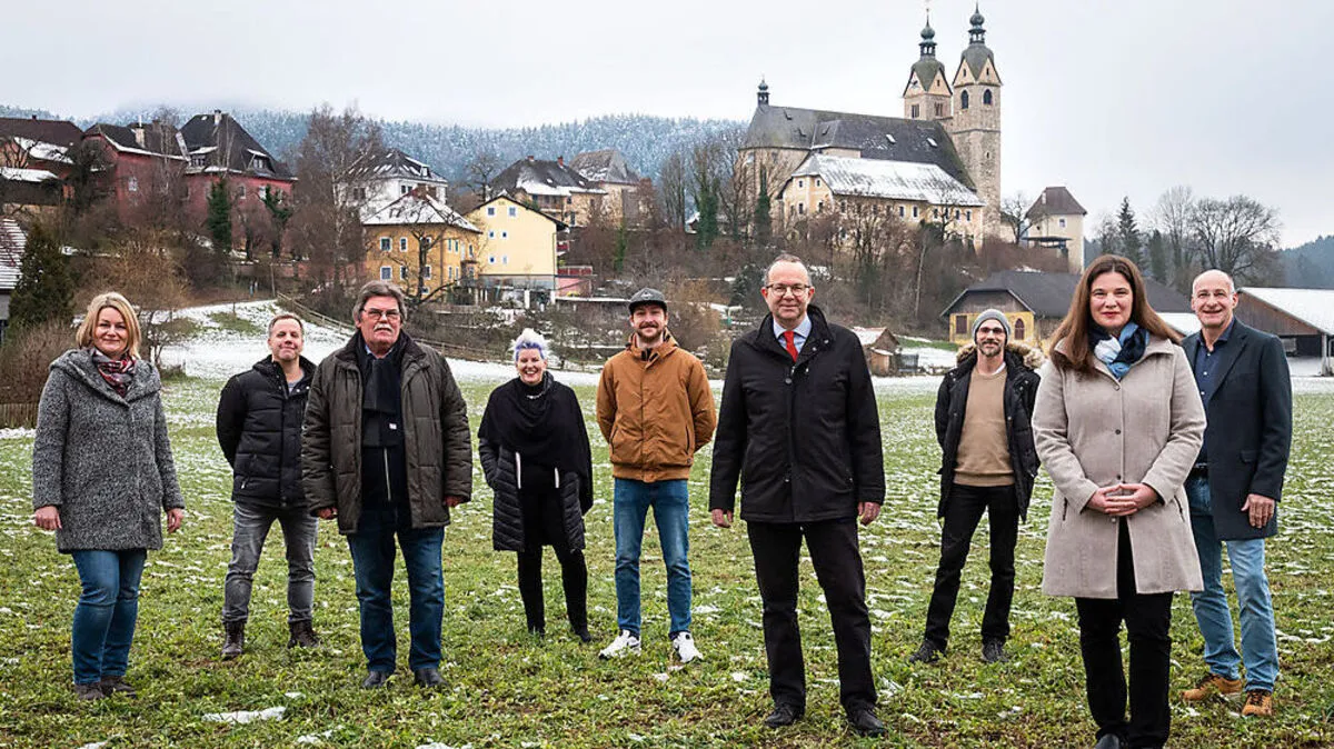 Hans Jörg Zwischenberger mit den Kandidaten der parteifreien Bürgerliste.
