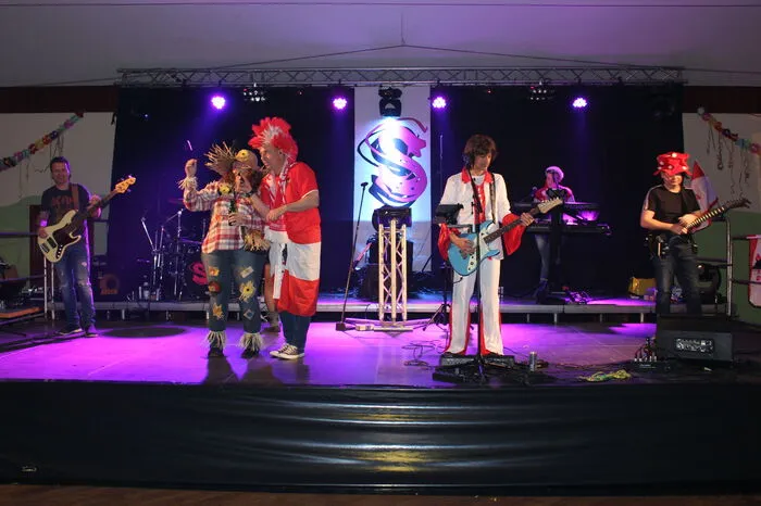 Die Band Skylight und DJ Udo Hausleitner sorgten auf der Tanzfläche und in der Disco dafür, dass die Stimmung bis in die frühen Morgenstunden anhielt.