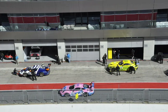 Im Hintergrund wurde am Red Bull Ring trainiert.