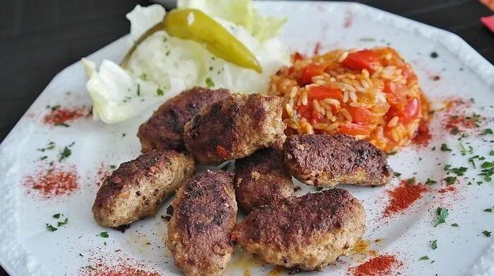 Ein Klassiker vom Balkan: Cevapcici