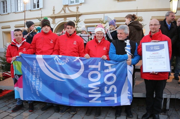 Rotary hat sich dies auch zu Herzen genommen und wird im Rahmen des Host Town Programm, im Vorfeld der Special Olympics 2017, Gastgeber sein und den Athleten die schönsten Seiten unser Heimat zeigen.