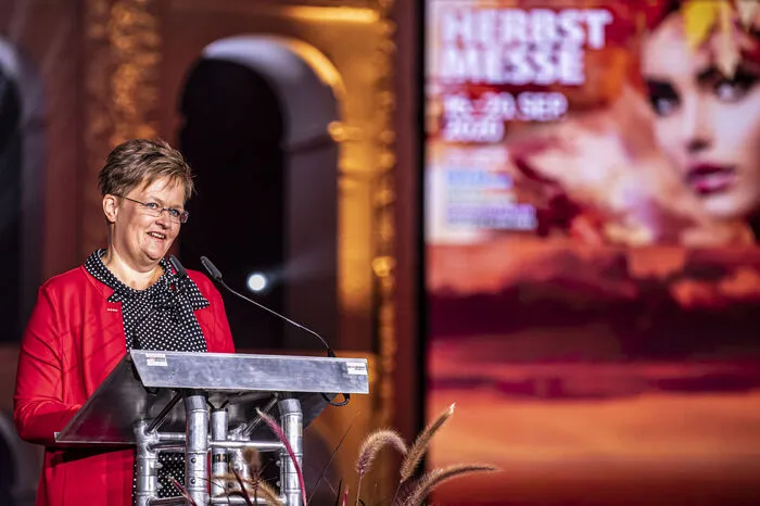 Die Herbstmesse 2020 seit nicht ein "Zeichen für regionale Zusammenarbeit", sagte Astrid Legner, neue Vizepräsidentin der Wirtschaftskammer Kärnten, in ihrer Eröffnungsrede. Sie appellierte an die Kärntner, gerade in der so schwierigen Zeit für die Wirtschaft die heimischen Unternehmen zu unterstützen.