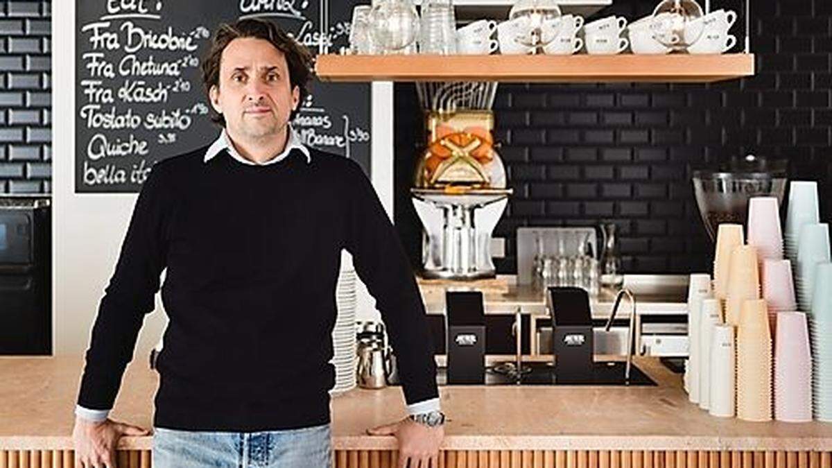 Martin Auer in seinem Café bei der Grazer Uni