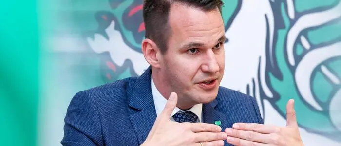Schulsozialarbeit begrenzt: Bildungslandesrat Stefan Hermann (FPÖ) lässt eine alternative Ausschreibung ausarbeiten