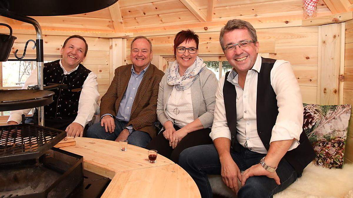 Hollerer, Schmölzer, Puster und Koch in der Grillhütte