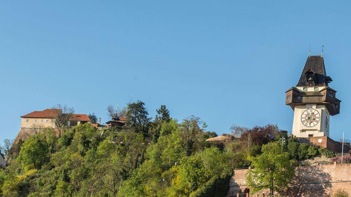 von Kanonenbastei (links) gestürzt