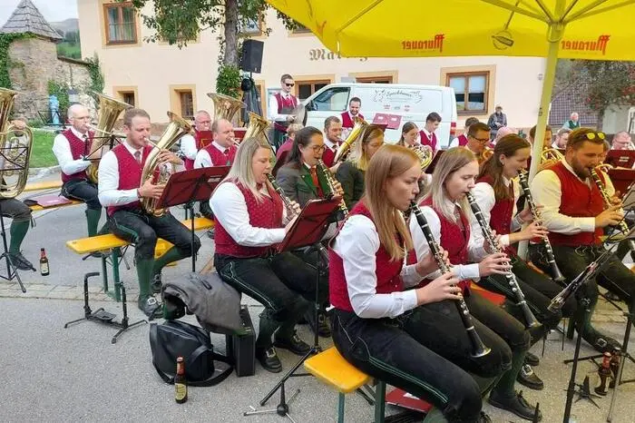 Drei Tage lang stand St. Peter am Kammersberg ganz im Zeichen der Musik: Die „Specky’s“ feierten am Wochenende ihr 20-jähriges Bühnenjubiläum mit einem abwechslungsreichen Programm in ihrer Heimatgemeinde.