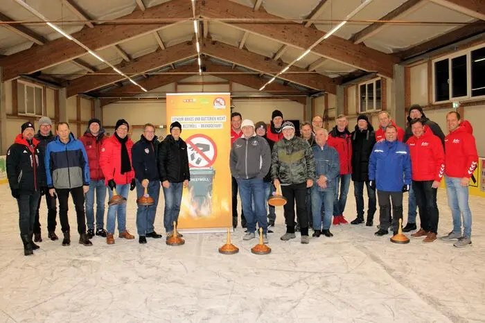 Nach spannenden Runden und kämpfen um jeden Zentimeter das Siegerteam nach etwa zwei Stunden ermittelt werden. Den Titel „Stärkste Eisschützengemeinde der Kernraumallianz 2023“ holte sich das Team Rosental I. mit Bgm. Johannes Schmid.