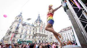 Drag Queen Gloria Hole bei der CSD Parade 2023 in Graz
