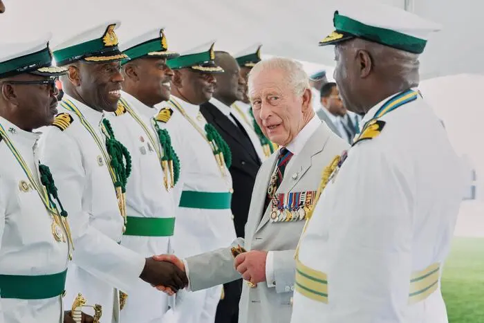 Dabei ist Charles hier nicht nur Gast, sondern auch Staatsoberhaupt. Die Bahamas sind seit 1973 unabhängig, haben den britischen Monarchen aber als König behalten.