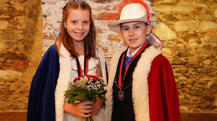 Wir stellen vor: Prinzessin Flory I. (Flora Bärntatz) sie liebt Pferde -  und Prinz Filius XXX. (Noah-Patrick Pacher), welcher ein großer Fußballfan ist.