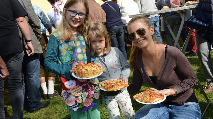 Beim Polentafest bei der Wiegele Mühle: Hemma, Johanna und Gloria Ball.