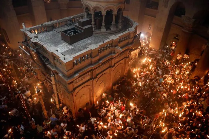 Die Grabeskirche steht an jener Stelle stehen, wo der christlichen Überlieferung nach Jesus begraben worden und wieder auferstanden sein soll.