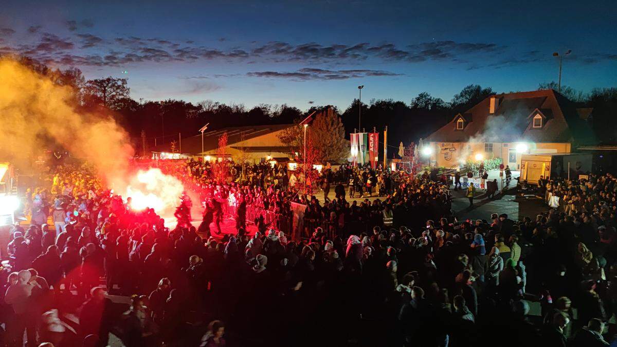 Stimmungsvoller Start in die düstere Zeit