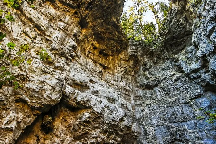 Unter den Felsentoren des Naturschutzgebietes Rakov Škocjan in Slowenien wurden Szenen der legendären Winnetou-Filme gedreht.