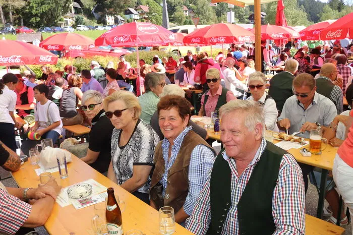 Klicken Sie sich durch die Fotos vom großen "Birnkirta" in Hirschegg!