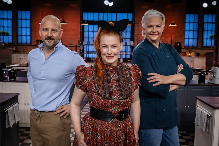 Das Team der deutschen Ausgabe: Juror Christian Hümbs, Moderatorin Enie van de Meiklokjes und Jurorin Bettina Schliephake-Burchardt