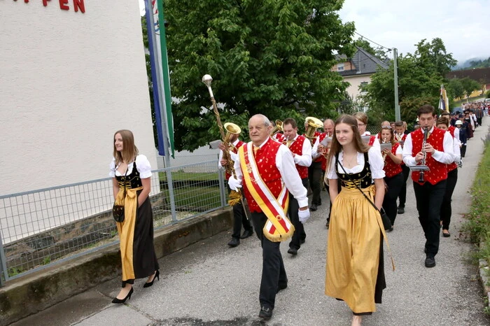 Gelungener Auftakt war der Festzug sämtlicher Vereine der Kulturgemeinde Brückl vom Kriegerdenkmal zum Festzelt. 