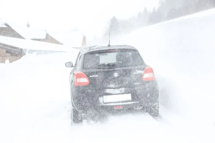 Schneewechte am Rand der Obertalstraße