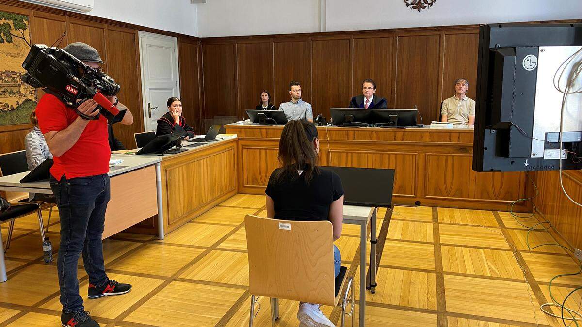 Die Angeklagte saß an ihrem 27. Geburtstag vor Gericht