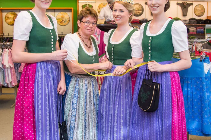 Klicken Sie sich durch die Impressionen des Hoheiten-Shootings am Montag vor dem Narzissenfest!