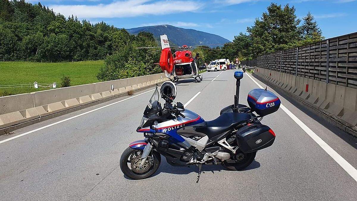 Rettungseinsatz nach einem schweren Verkehrsunfall in Villach-Warmbad