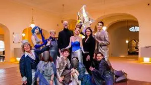 Pürcher und Ohrenstein unter den Statisten der Oper, die am Samstagabend   Nachtwesen mimen