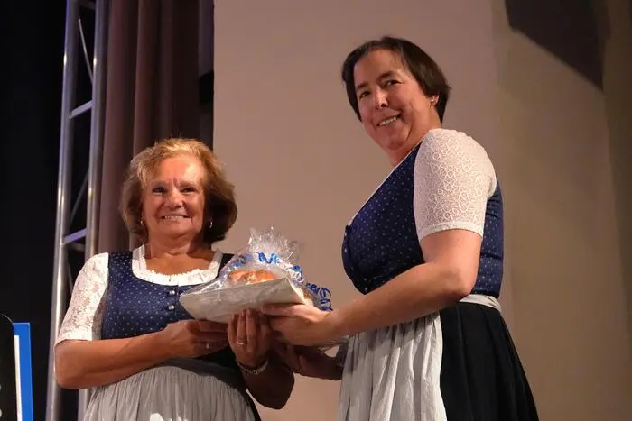 Am Programm standen insgesamt 14 Musikstücke, vom Brucker Lager Marsch bis zum Wickie Medley. Die Kapelle dirigierte Kapellmeisterin Doris Groß. 