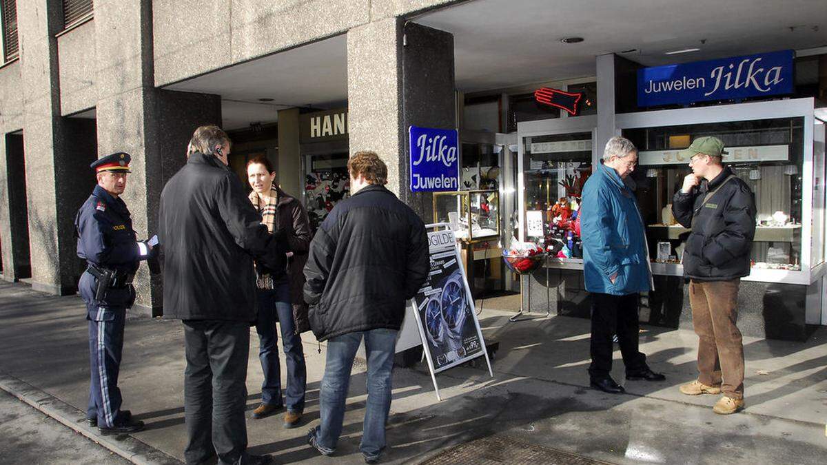 Ermittlungen am Tatort im Jahr 2009