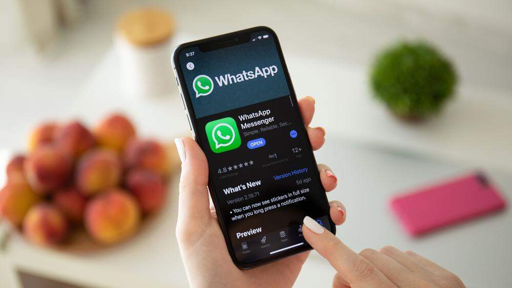 Im Frühjahr 2021 teilte WhatsApp den Userinnen und Usern mit, dass die Nutzungsbedingungen und die Datenschutzrichtlinie aktualisiert werden