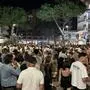 Nachtschwärmer in einer Gasse in Lignano | Zu Pfingsten feierten in Lignano hauptsächlich die Österreicher, Ferragosto ist die große Party der Italiener